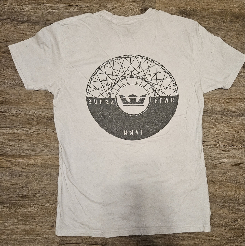 White supra t-shirt with gray logo M